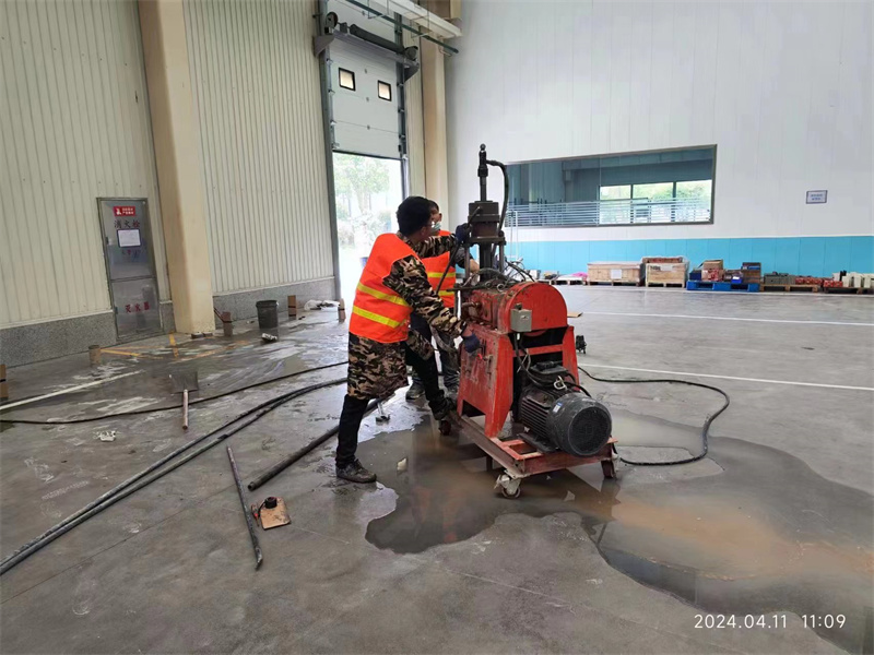 东川厂房地面下沉塌陷注浆加固施工